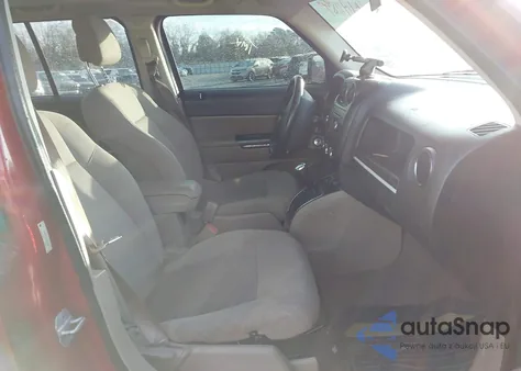 2010 Jeep Patriot Sport из США, поврежденный, VIN 1J4NF2GB9AD581946